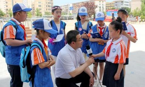 一带一路小记者-西安市高新区小学采访进行中